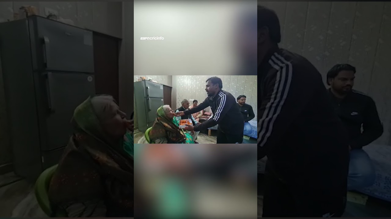 Deepti Sharma’s family celebrate in Agra after she was picked by UP Warriorz for INR 2.60 crore 😋