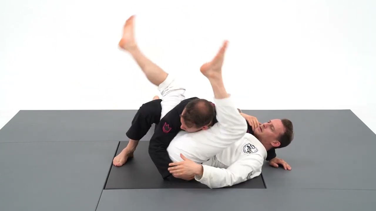 Проход Бернардо Фарии сверху вниз: техника, которая прошла мимо лучших защитников в бразильском д...