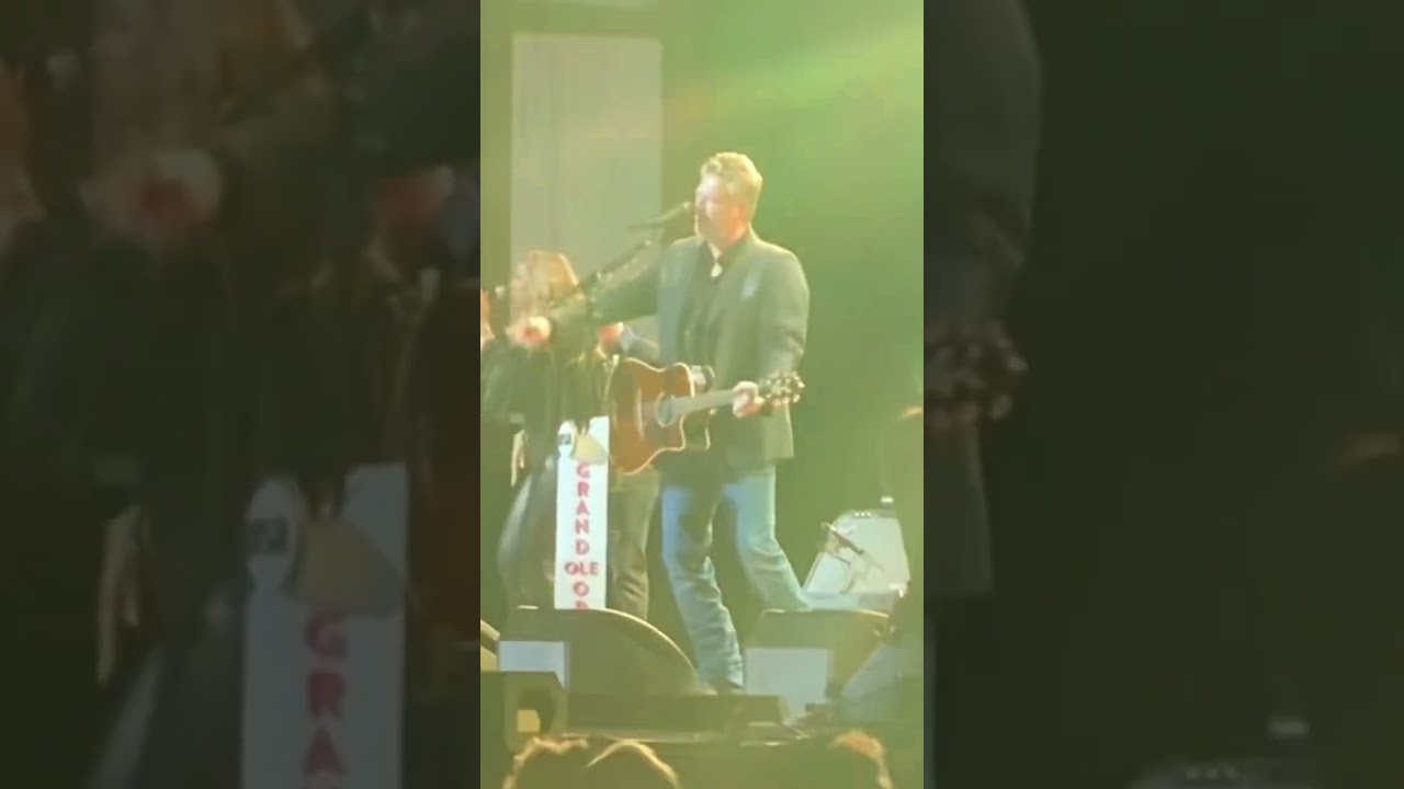 who sings chew tobacco spit Blake Shelton, Pistol Annies That Chew Tobacco Juice -
