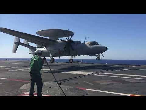 Appontage E2-C Hawkeye slow motion - Charles de Gaulle