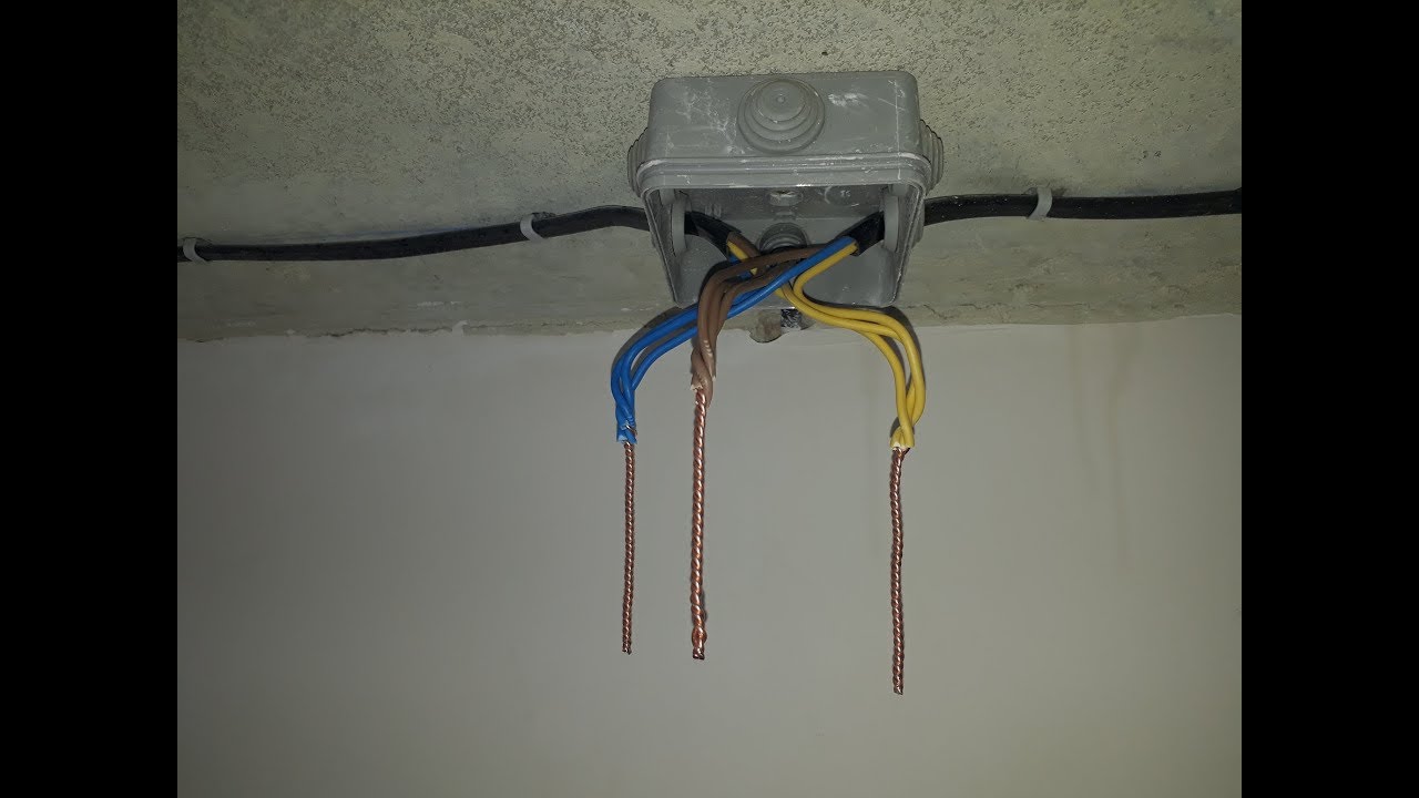 провода в распаечной коробке скрутка. медный кабель в распредкоробке соединение. скрутка кабеля в распаечной коробке. скрытка 6 проводов в распаечной коробке. расключение кабеля ввг4н4кв в распаечной коробке.