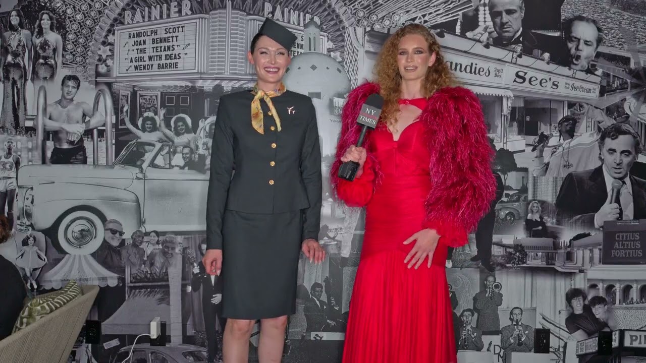 Модель @Hali.Naomi (6 футов) в @cristallini_official и @Parisvolsch в Lenkapadysakova на @bhfw.us