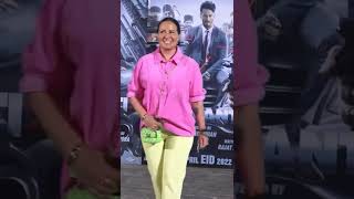 Tiger Shroffs mother Ayesha Shroff At Heropanti 2 Screening?shorts