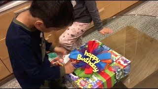 MATEO ABRIENDO REGALOS DE CUMPLEAÑOS | PLAYWORLDTV