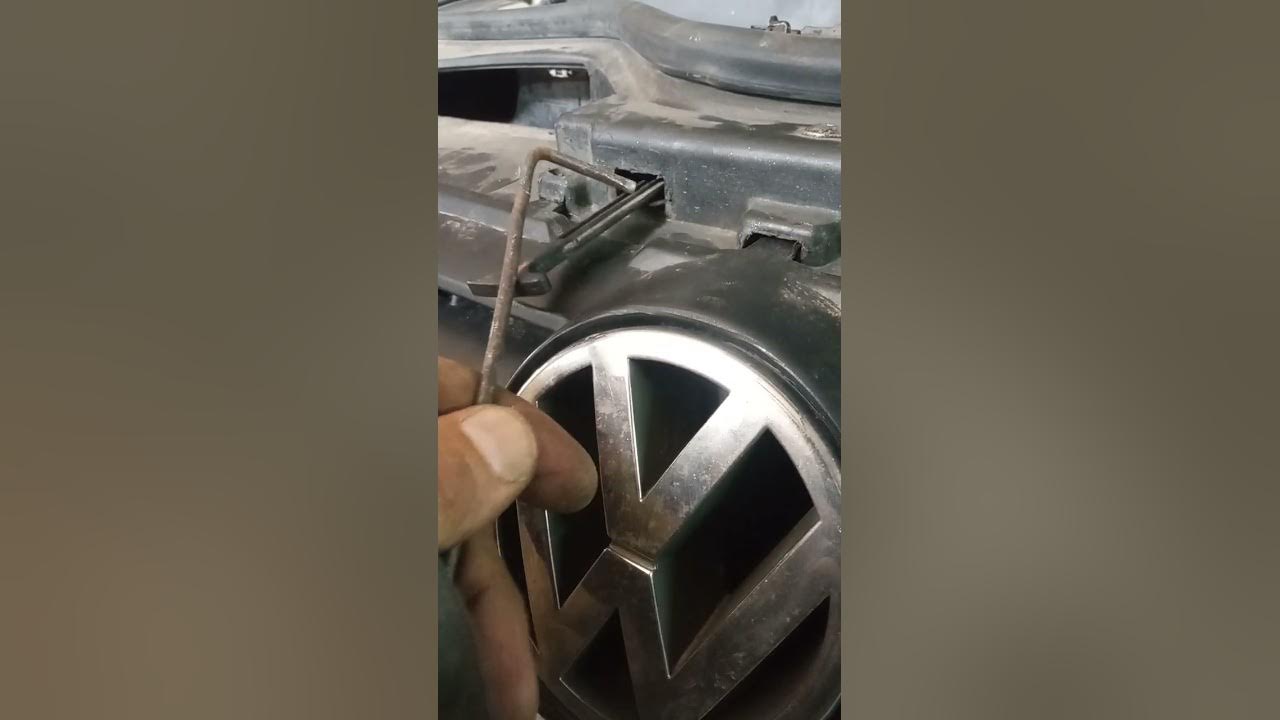 Как снять капот пассат б6 3C1823509G Замок капота