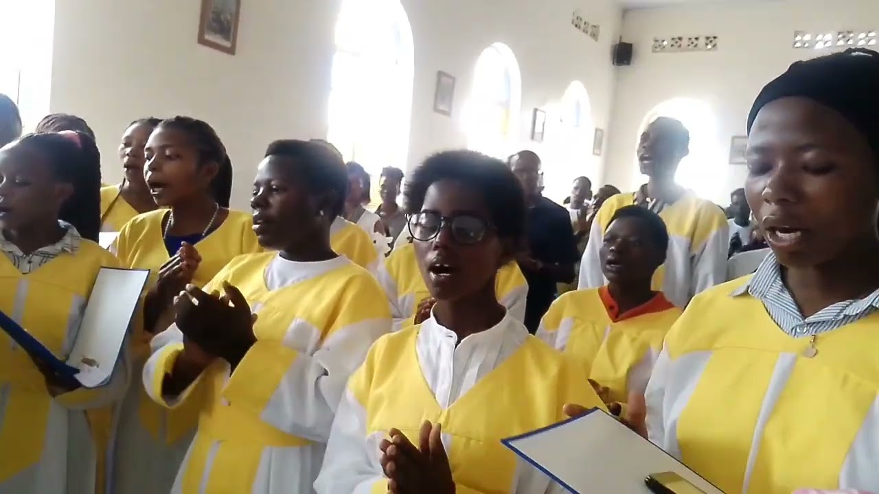 Nkundira ngushimire by Providence Idukomeze performed by chorale corona alba 👏