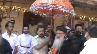 HH  The Catholicos Marthoma Paulose II entering Thrikkunnathu Seminary, Aluva