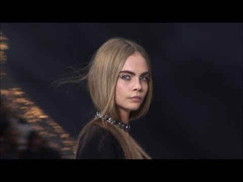 Видео: F / W 2013/14 чиг хандлагыг бүрдүүлэх: гялалзсан утаатай нүдтэй тосон эффект бүхий хар нүд