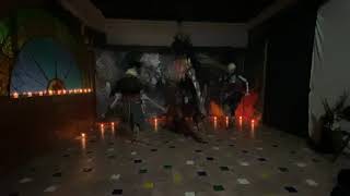 Ритуальный танец в День Мертвых в театре