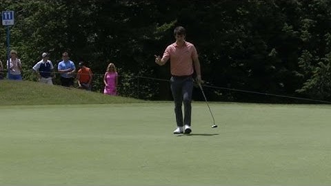 Ollie Schniederjans sinks eagle putt at LECOM