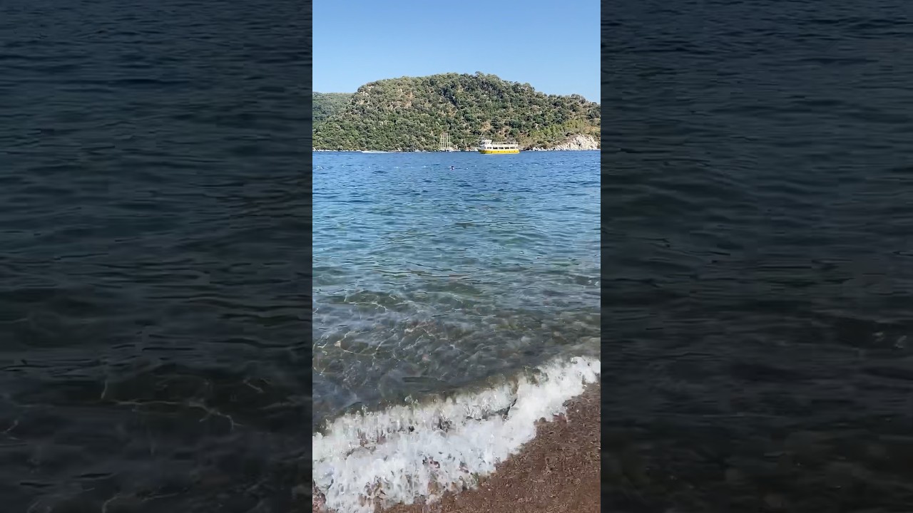 The pleasant sound of the sea and a yellow boat 🌊 #asmrseasounds