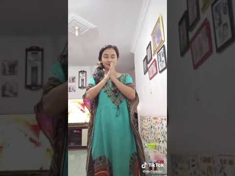 Tiktok Virall!!!!...  Mama Muda Daster Melorot Hampir Kelihatan...????