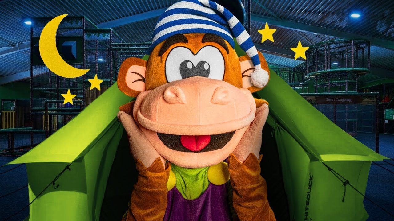 OEHLIE OVERNACHT IN MONKEY TOWN! | Monkey Kidz TV