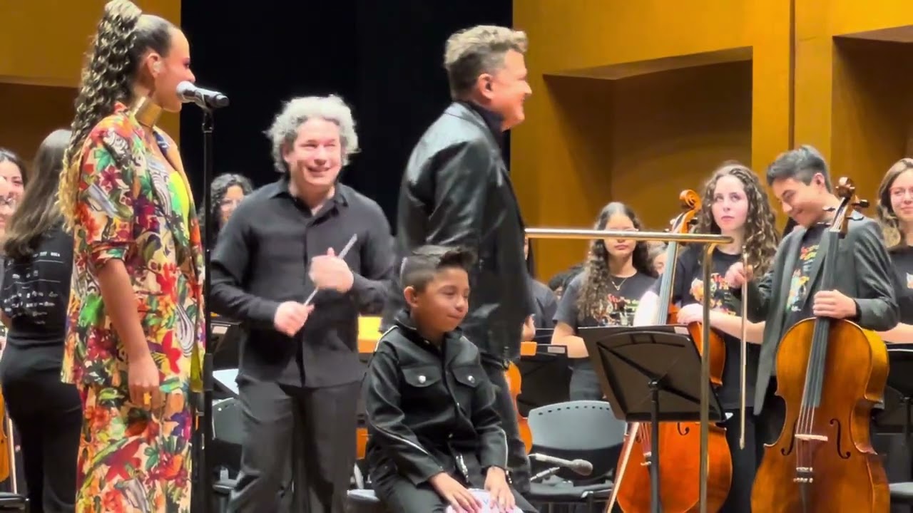 Gustavo Dudamel y Carlos Vives… Déjame entrar 😁❤️🌷