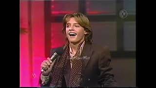 Video thumbnail of "Luis Miguel la chica del bikini azul en vivo Siempre en Domingo 1985"