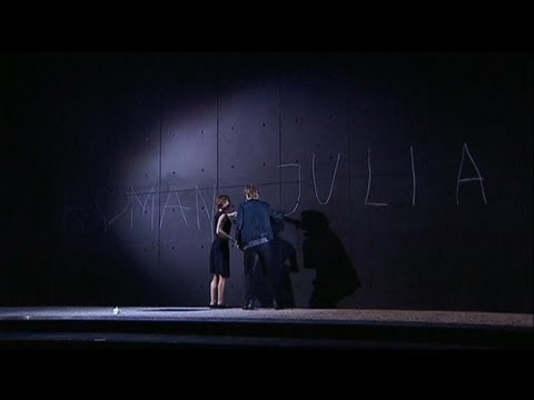 تصویری: صحنه بالکن در رومئو و ژولیت کدام صحنه است؟