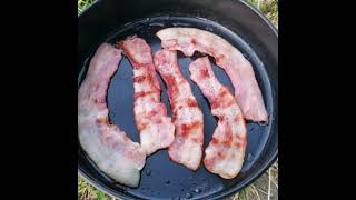 Outdoor cooking stove | Streaky Bacon Rasher on MSR Windburner skillet | Bikepacking chef #shorts