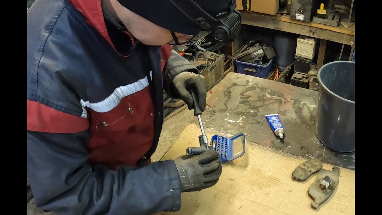 Lisälämmittimen vesipumpun aukaisu |Opening the auxiliary heater water pump