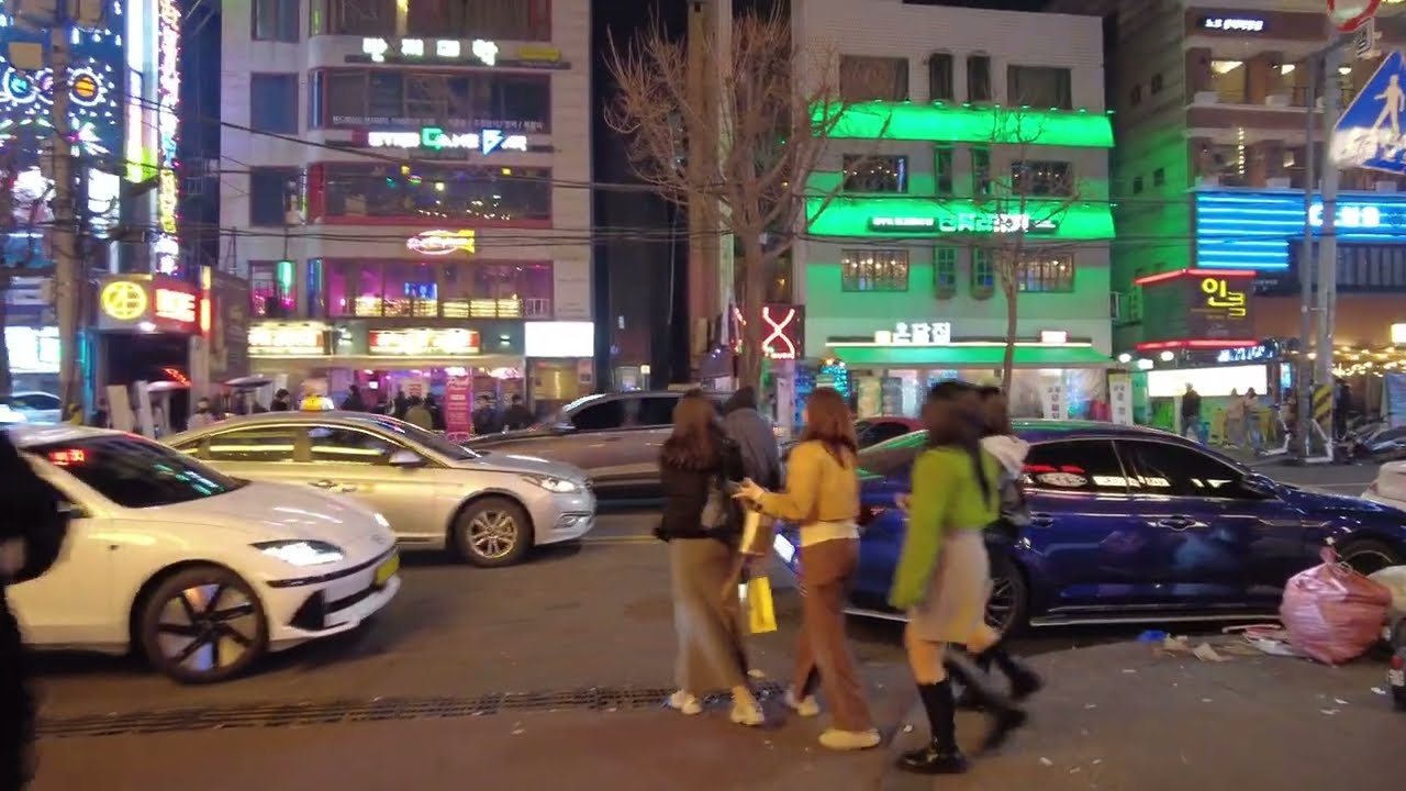 🇰🇷 Korean Walking Tour - Exploring the Suburbs of Seoul, Hongdae [ 4K HDR - 60 fps ]