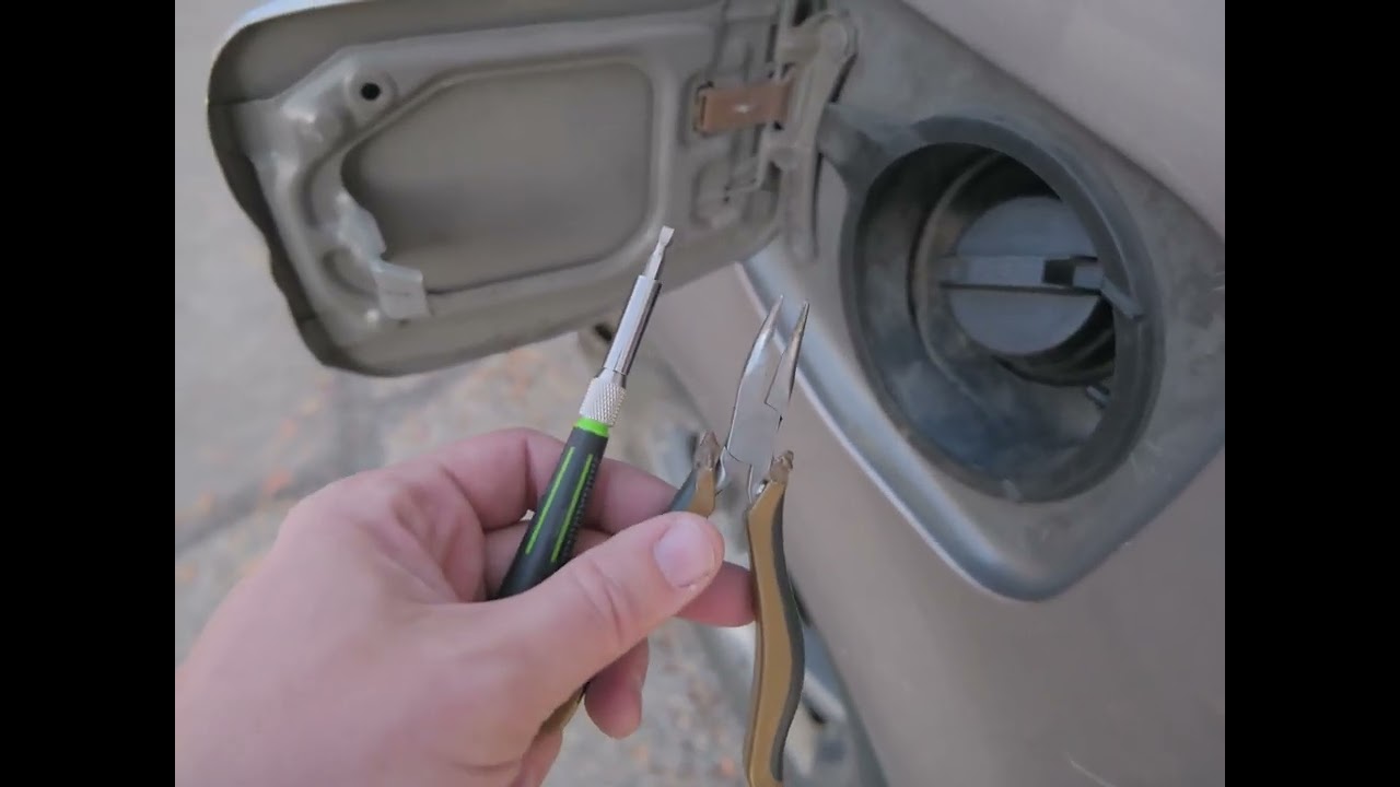 Ежедневный проект «Сделай сам» №1 — Замена пружины крышки топливного бака на Scion XB!