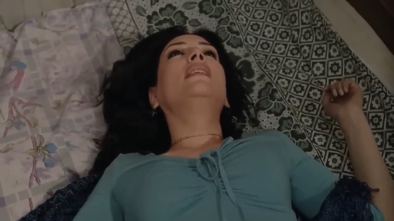 ⁣براحه عليا الله يسترك 🔥😳 ضعفت قدامه ومقدرتش تمسك نفسها شوف عمل معاها ايه 🔥😈
