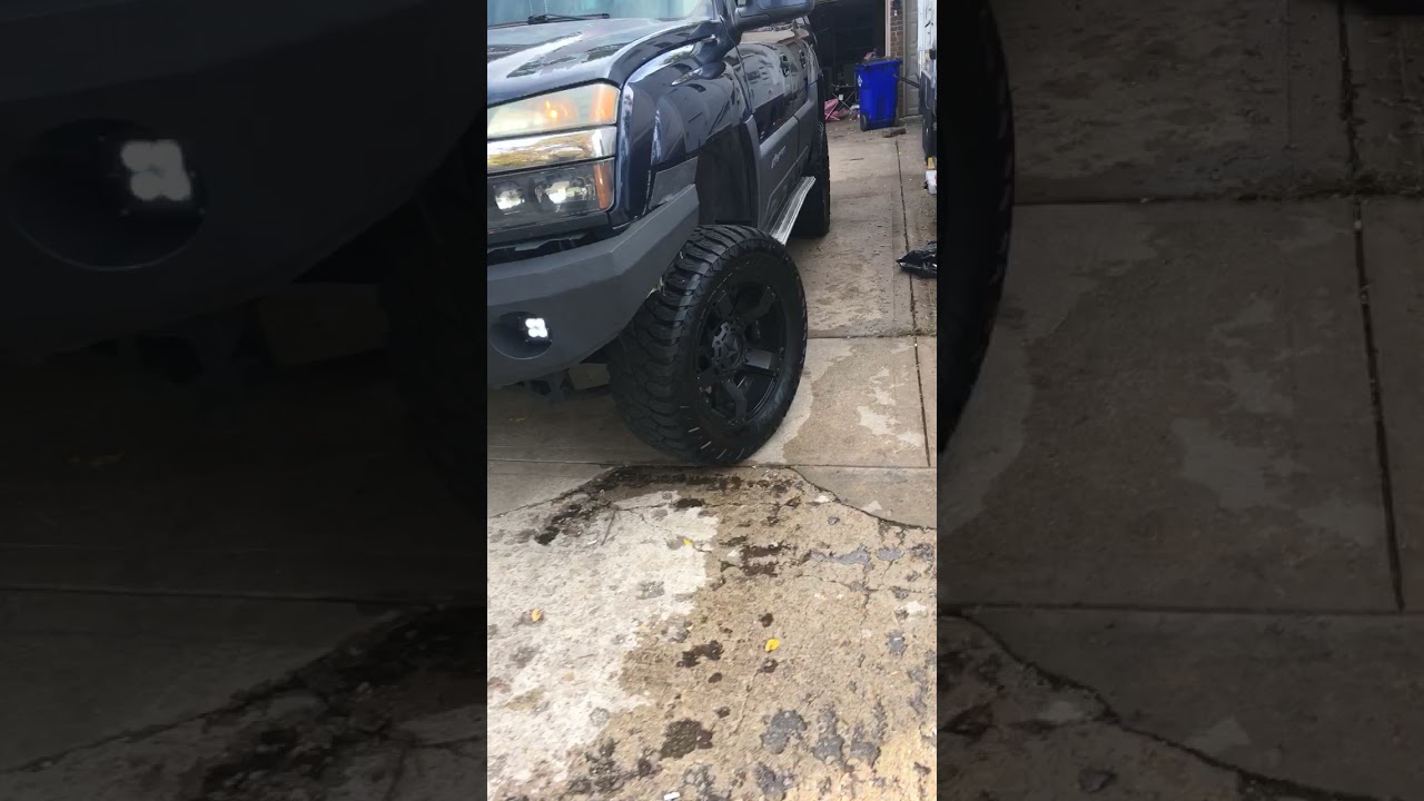 Dee's 04 avalanche Lifted on 35s