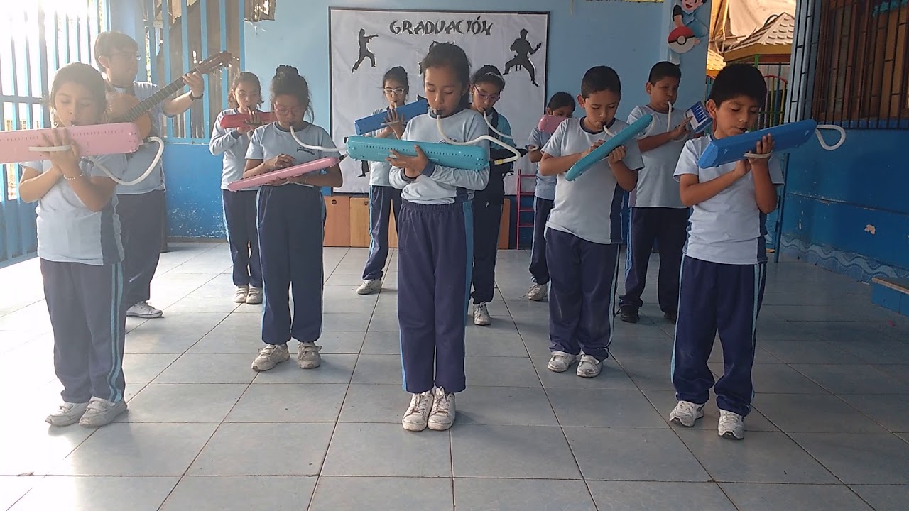 Colegio Getsemani 2017 - Niños tocando la melodica