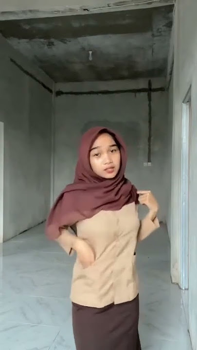Siswi cantik seragam Pramuka