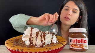 CHOCOLATE CHIP COOKIE PIE W/ ICE CREAM & NUTELLA (PIZOOKIE) | MUKBANG | ASMR