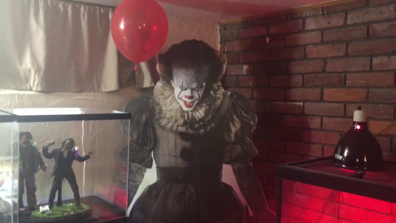 Clown With Balloons Life Size Statue