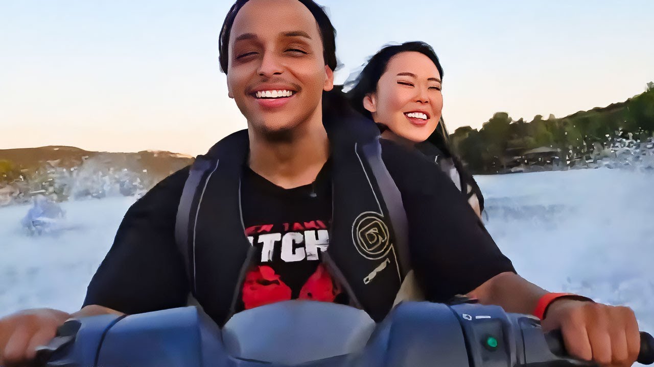 Extra Emily Goes Jet Skiing With Agent!