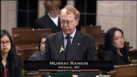 MP Murray Rankin presents Falung Gong petitions to the House of Commons on May 16, 2017