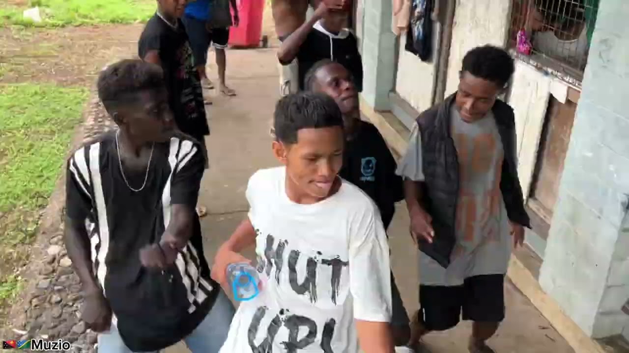 STAY LOW REMIX( MAZLA ) B.KID FT SLAWIN_-_2025_-_OFFICIAL VIDEO.