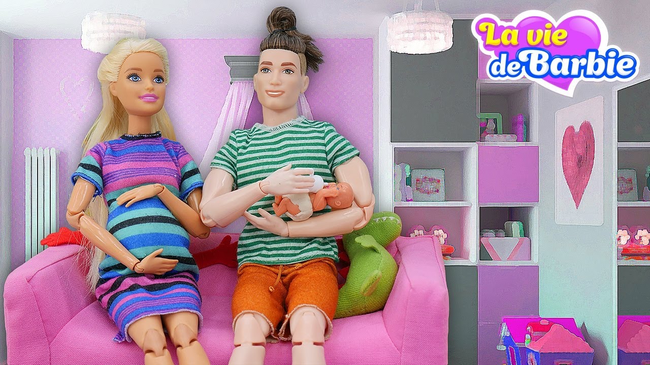 Barbie enceinte en français. Barbie et Ken attendent un bébé. La