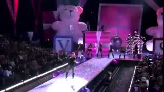 Ricky Martin Victoria's Secret 2005   Drop It On Me HD