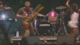 The Go! Team - Huddle Formation (Live @ Coachella 2006)