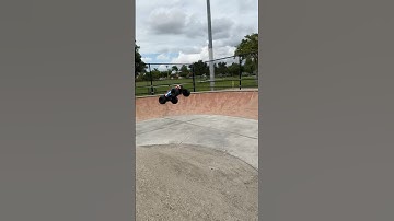 Blew the differential on the Granite Grom 😅 #arrma #arrmagranite #granitegrom #arrmabashing