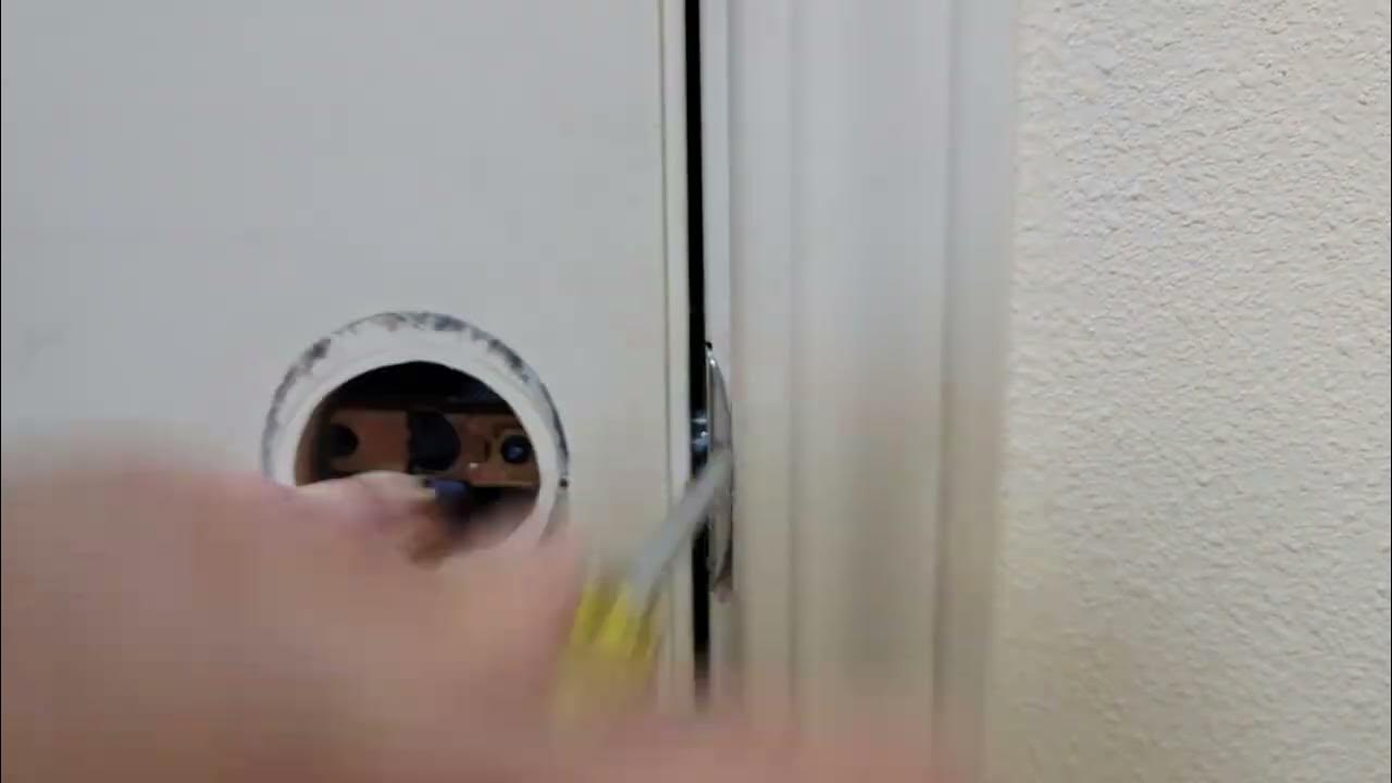 HOW TO OPEN A STUCK DOOR.. HANDLE TURNS BUT BOLT WON'T RECEDE YouTube