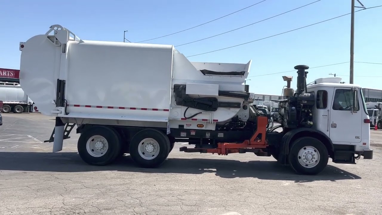 2014 Autocar ACX 27 yd Scorpion Side Loader Garbage Truck