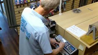 Time Lapse: How to String a Dunlop Force Squash Racquet (Hoskins)