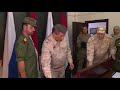 Вручение генералу ВС САР наградного оружия от Министра обороны РФ