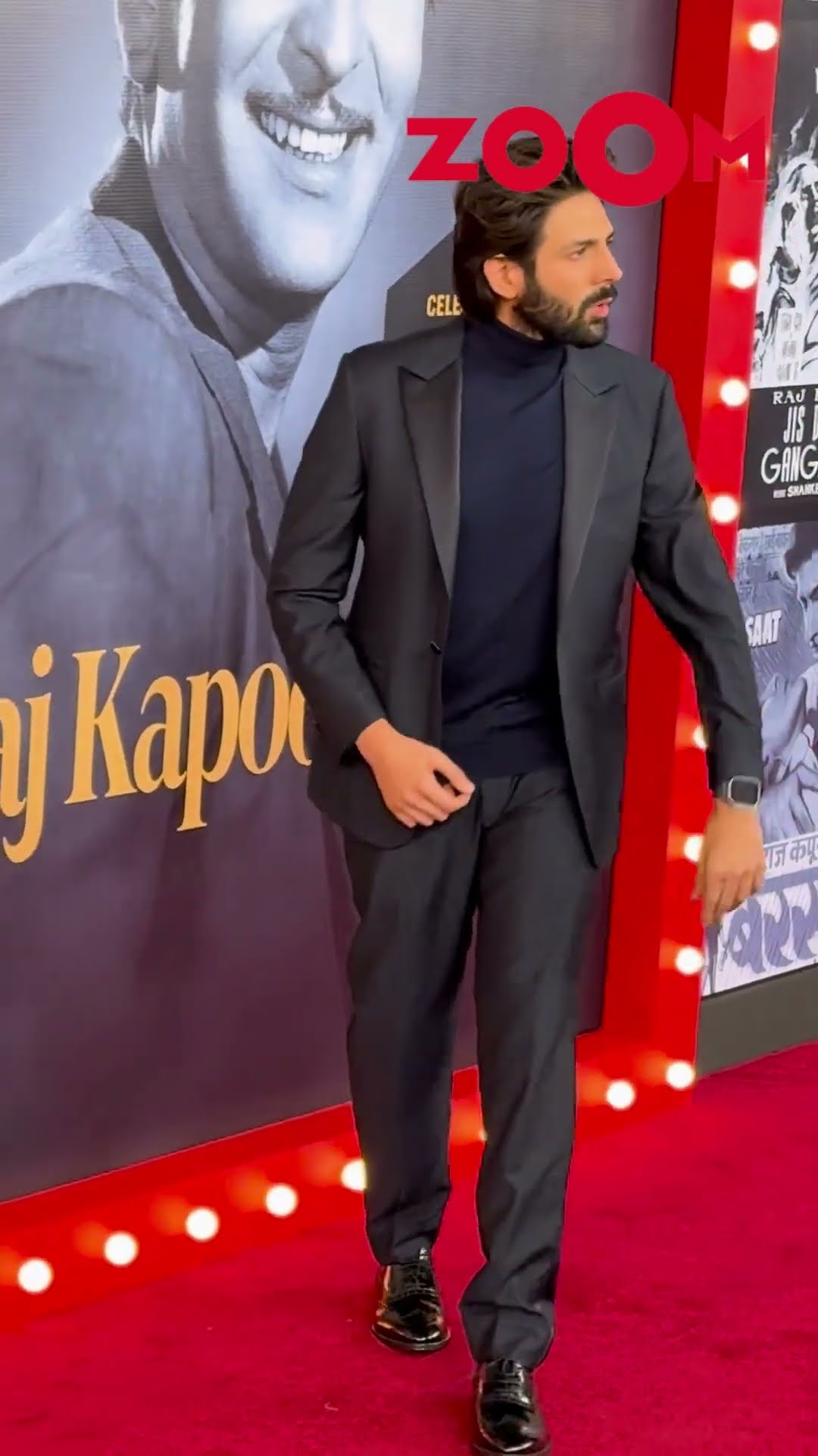 Kartik Aaryan's SWAG entry at the Raj Kapoor's Films festival will make you go wow! #shorts