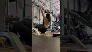 Seated pull-up with controlled eccentrics