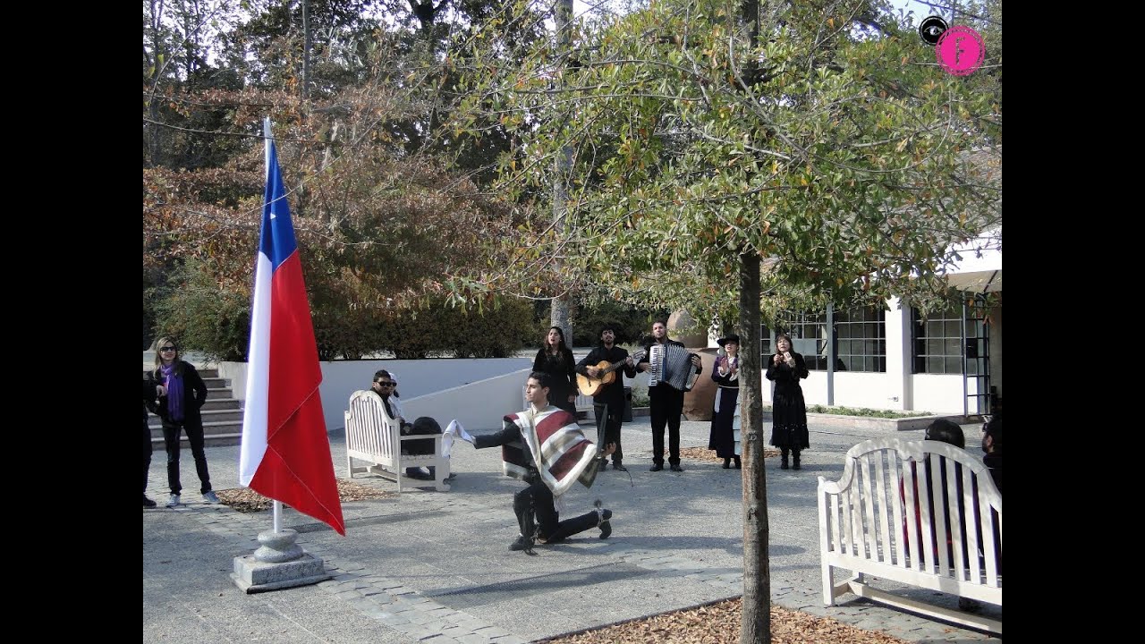 Cueca - Dança típica chilena no Tour pela viña Concha y Toro - YouTube
