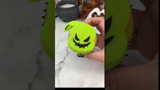 Easy Oogie Boogie Cupcake Decoration Ideas!!! #easy #boogie #cupcake #decorationideas #oogieboogie