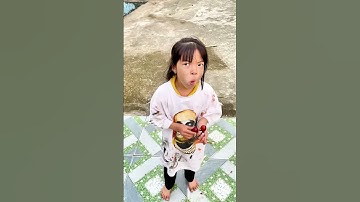 Chùm nho 🍇 trong thùng rác và cô gái tội nghiệp - bạn có giúp đỡ người nghèo không?💔  #kindness