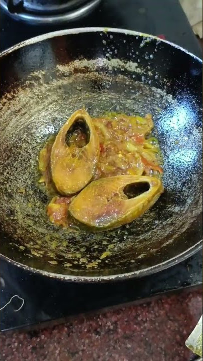 Ilishi macha tel jhal👌🏻/ Ilishi fish recipe/Hilsa fish recipe #priya'sworld #ilishrecipe #bhograi