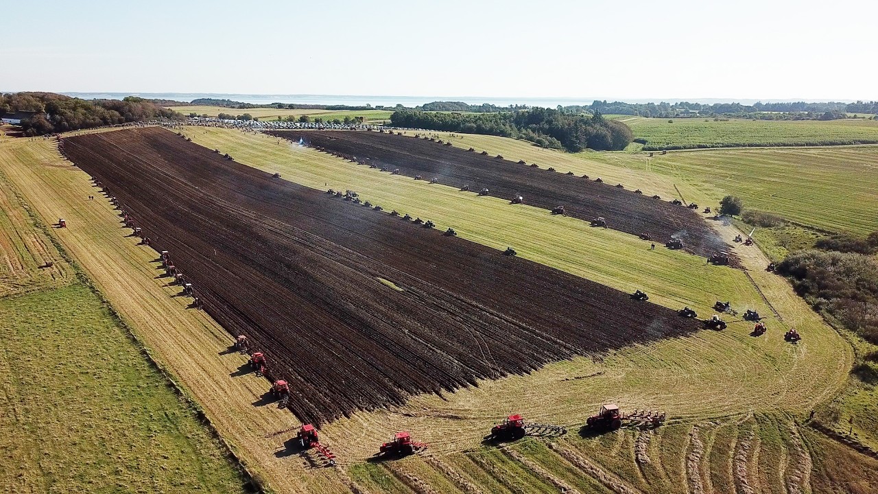 Volvo BM Plowing - World Record Attempt - 135 Tractors Ploughing in One Field | Big Farming