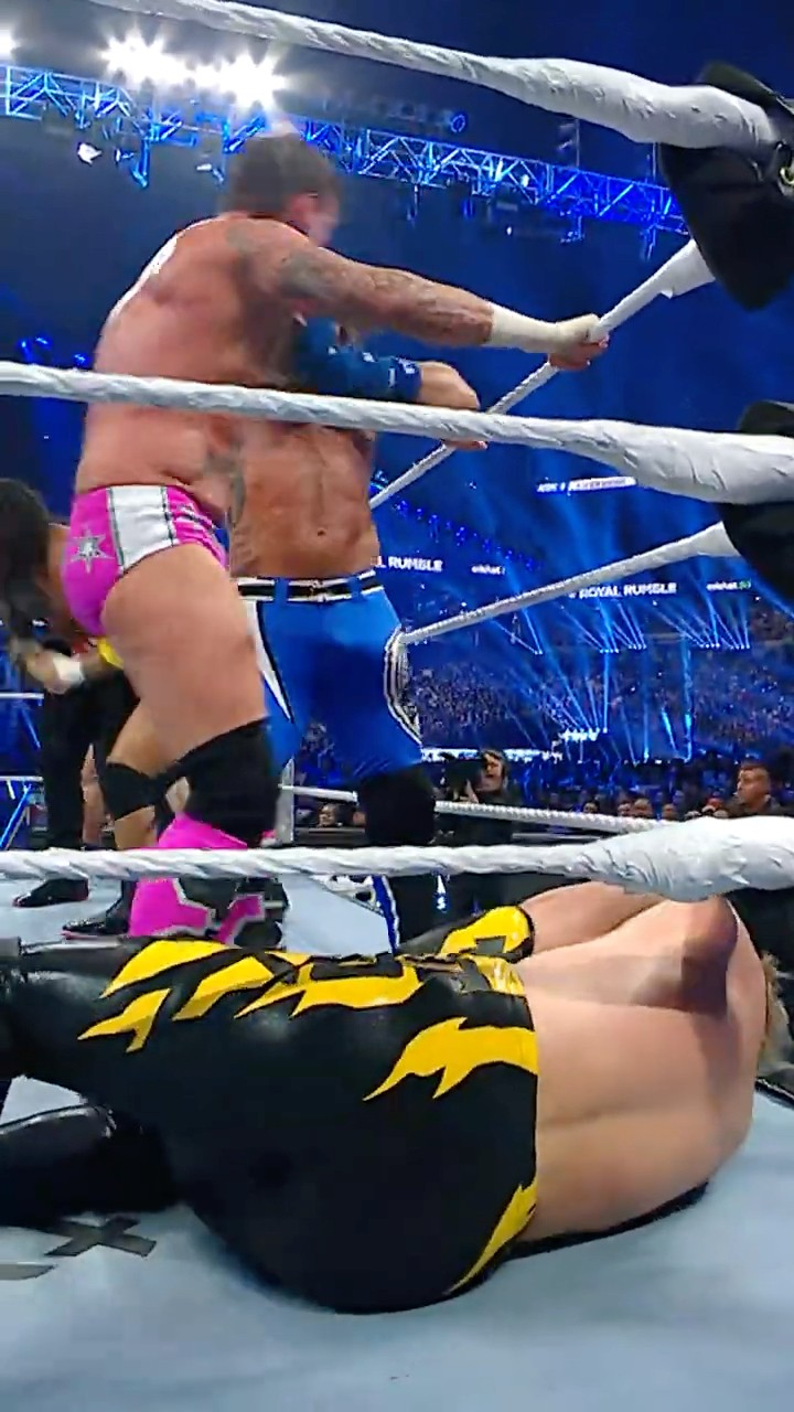 Nobody wasted the opportunity to stomp Logan Paul at #RoyalRumble ?