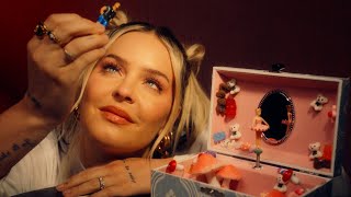 Anne-Marie - NEVER LOVED ANYONE BEFORE (Official Visualiser)